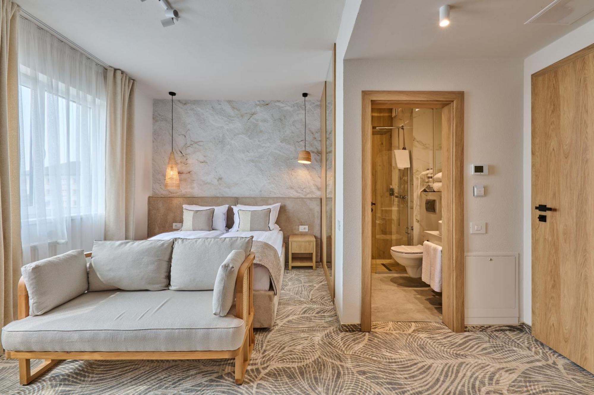Hotel Serenity Timişoara Buitenkant foto