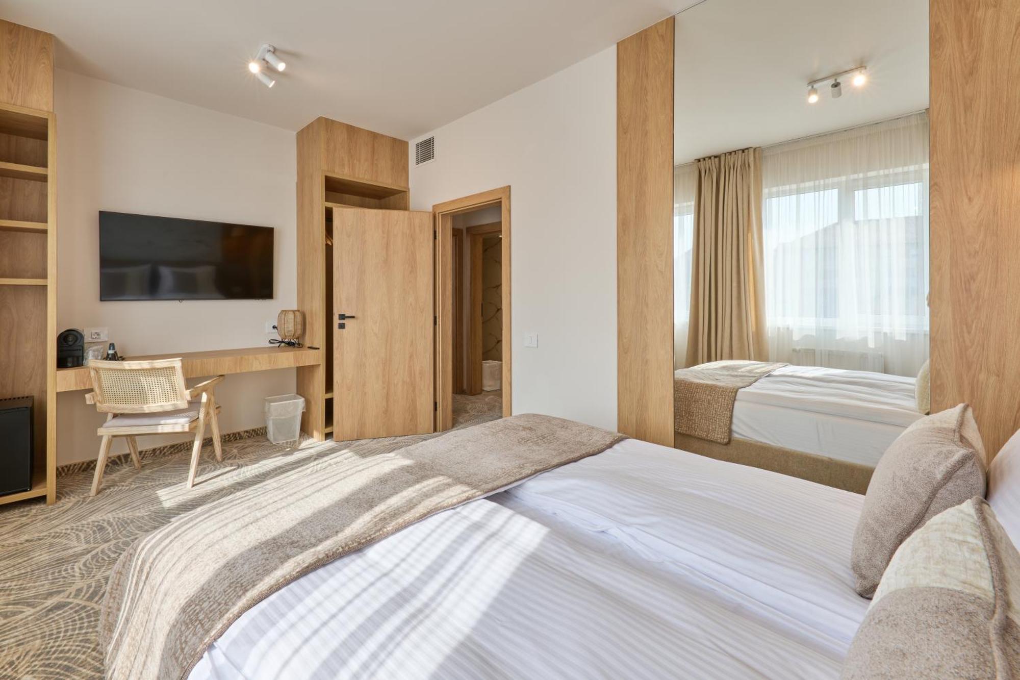 Hotel Serenity Timişoara Buitenkant foto