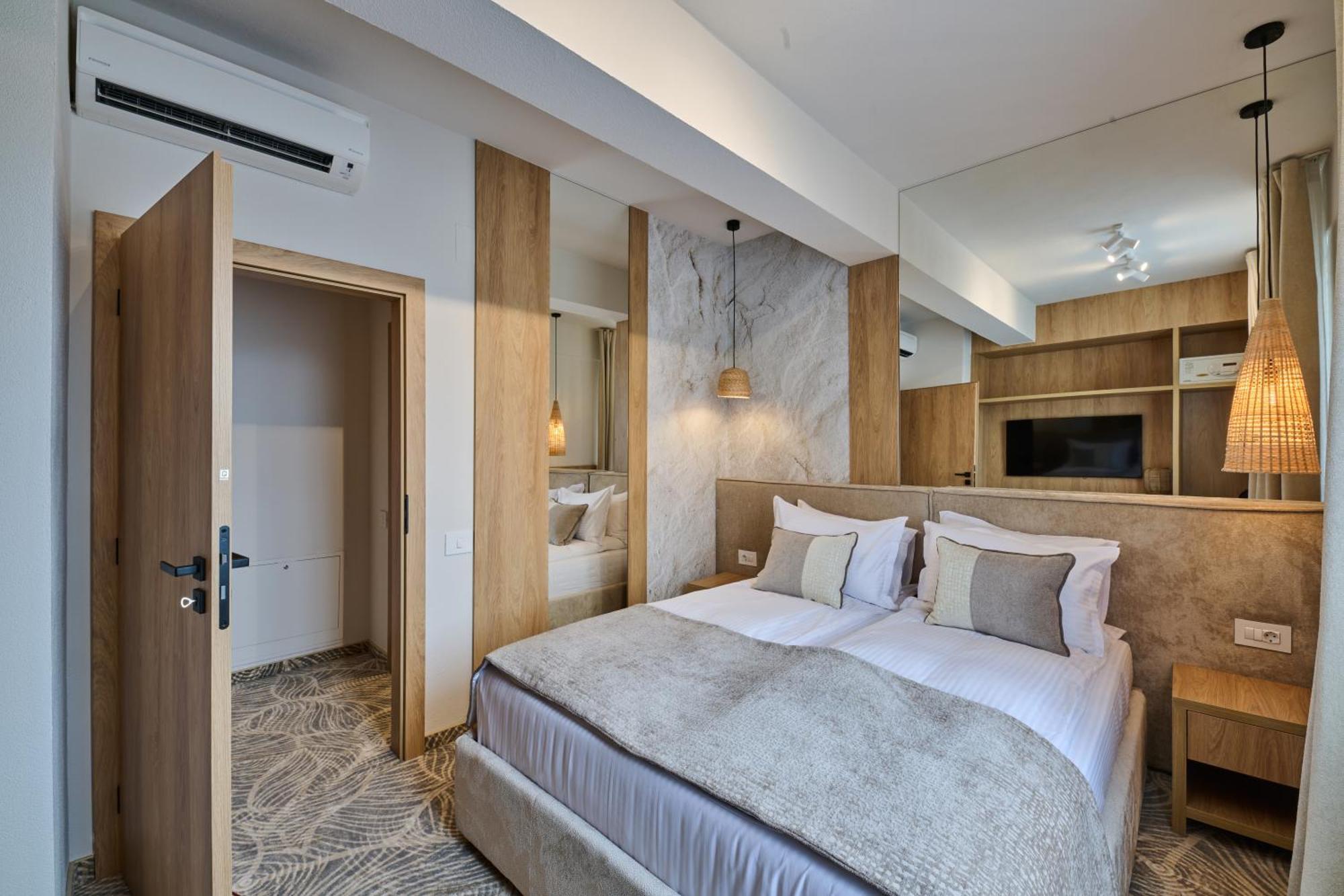 Hotel Serenity Timişoara Buitenkant foto