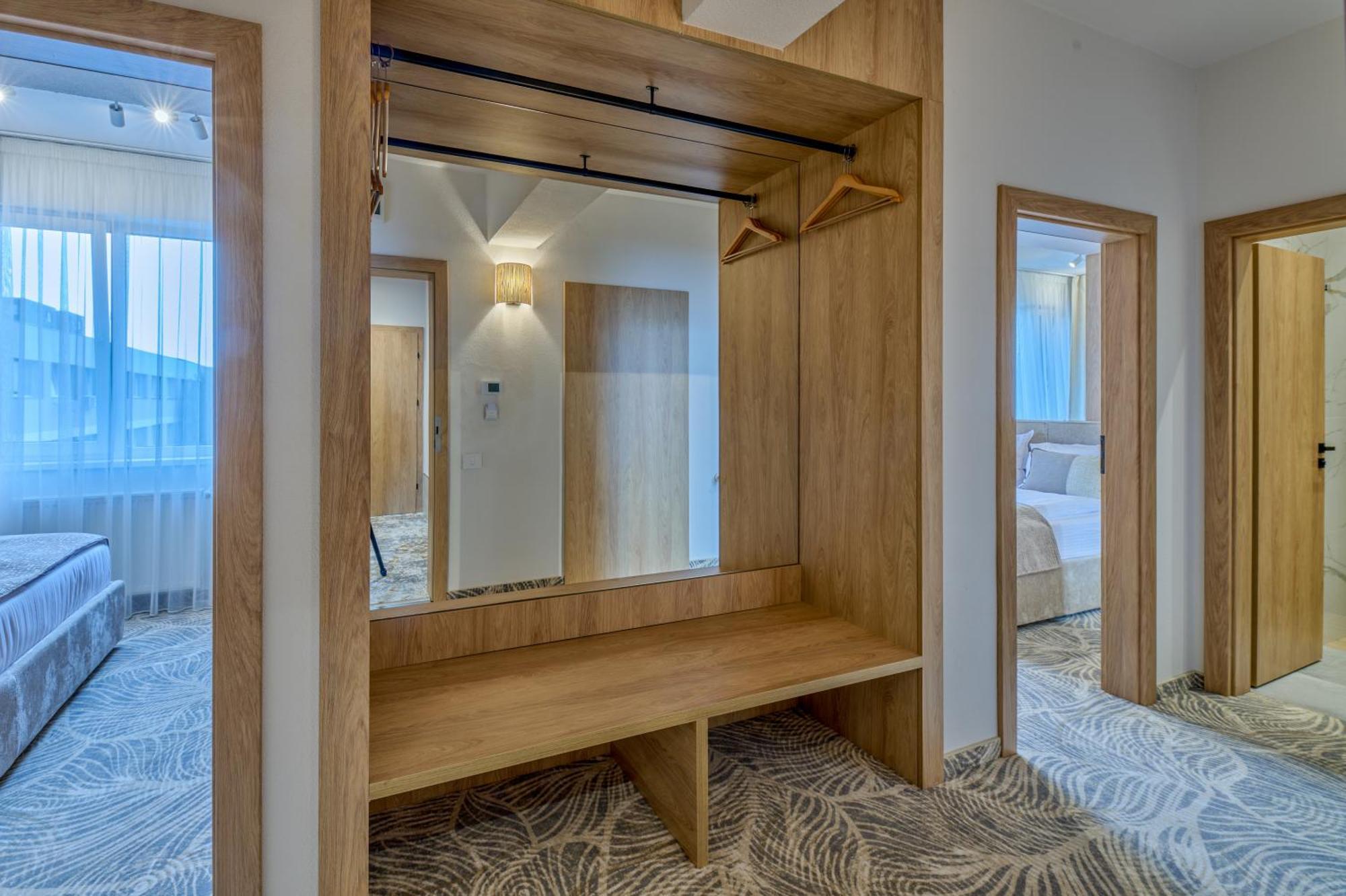 Hotel Serenity Timişoara Buitenkant foto
