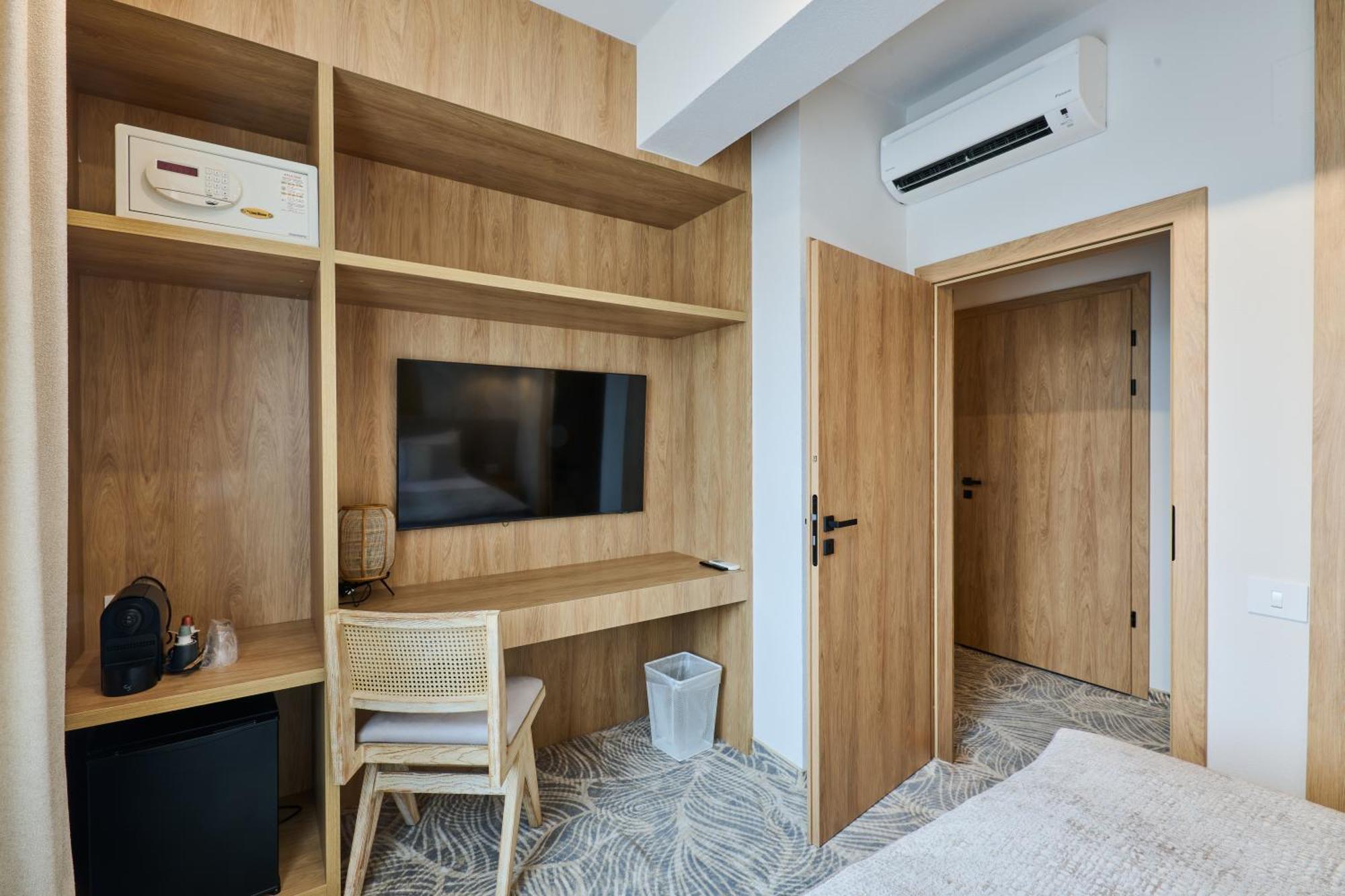 Hotel Serenity Timişoara Buitenkant foto