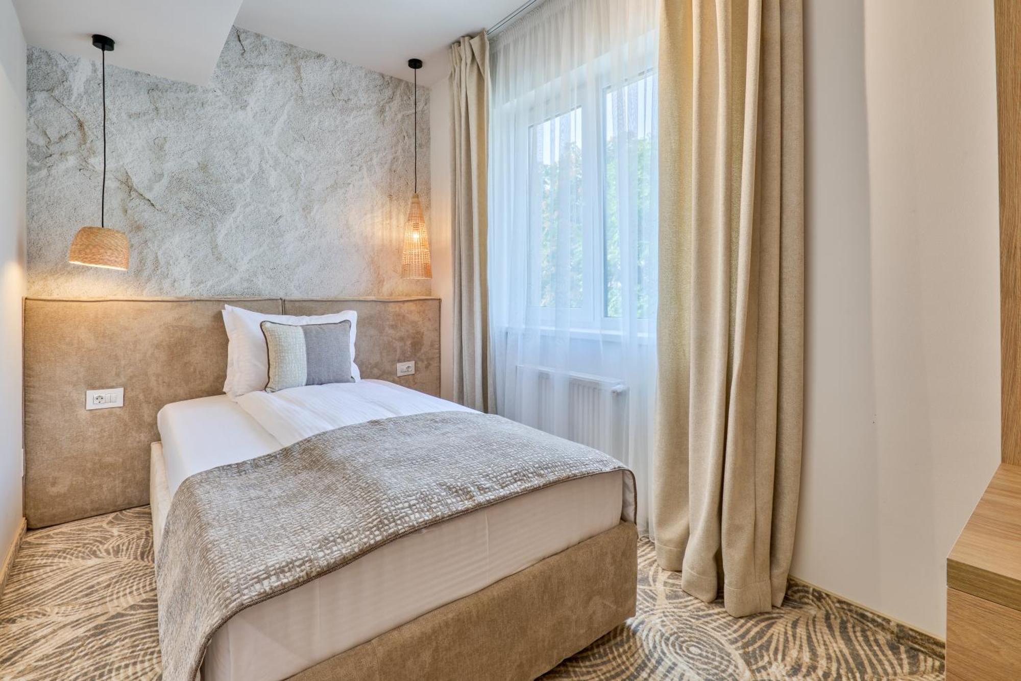 Hotel Serenity Timişoara Buitenkant foto