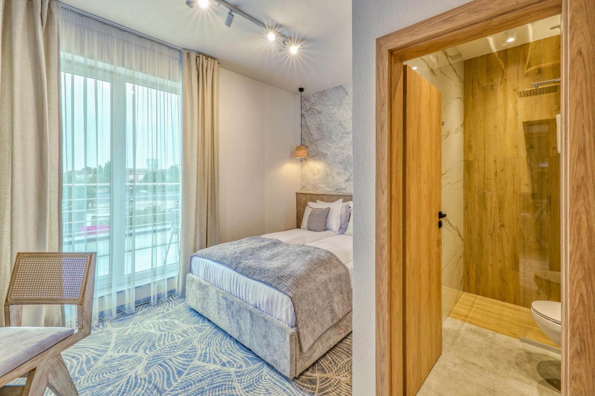 Hotel Serenity Timişoara Buitenkant foto