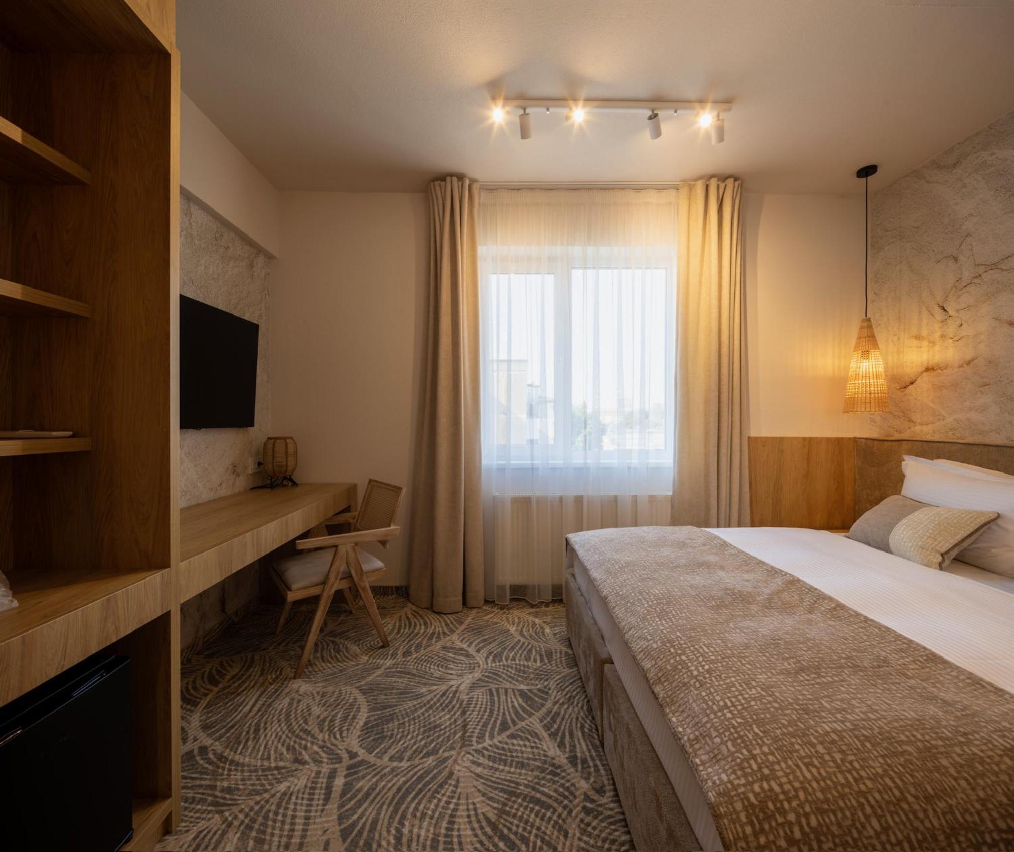 Hotel Serenity Timişoara Buitenkant foto