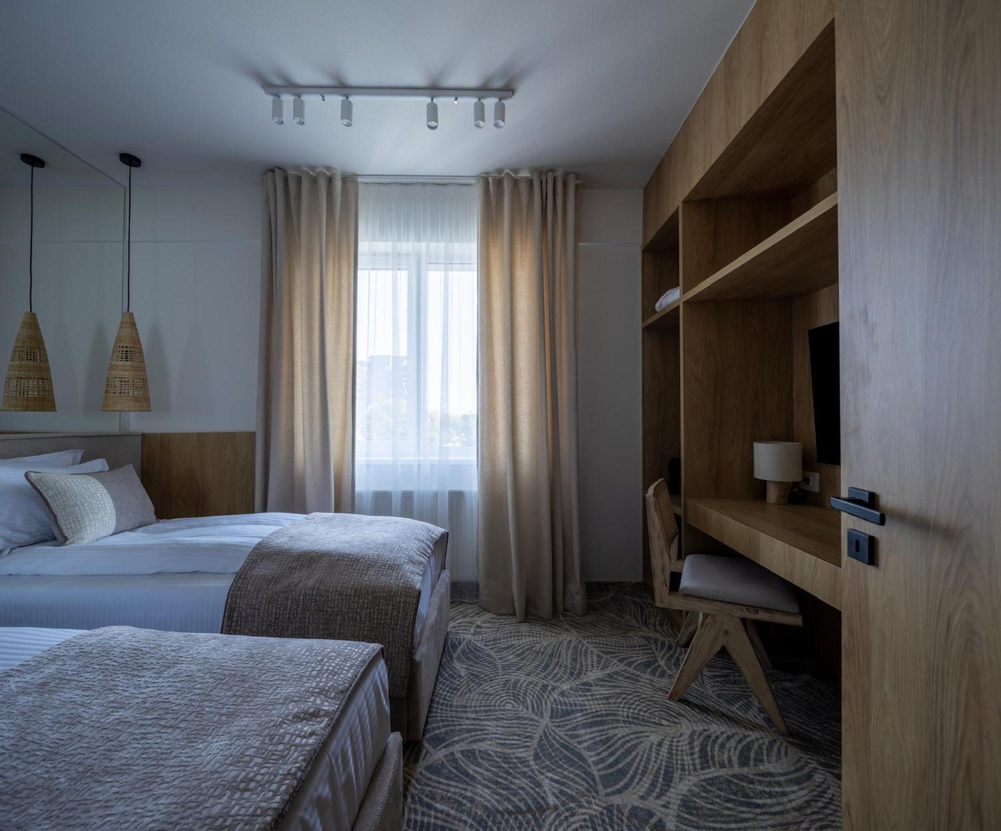 Hotel Serenity Timişoara Buitenkant foto